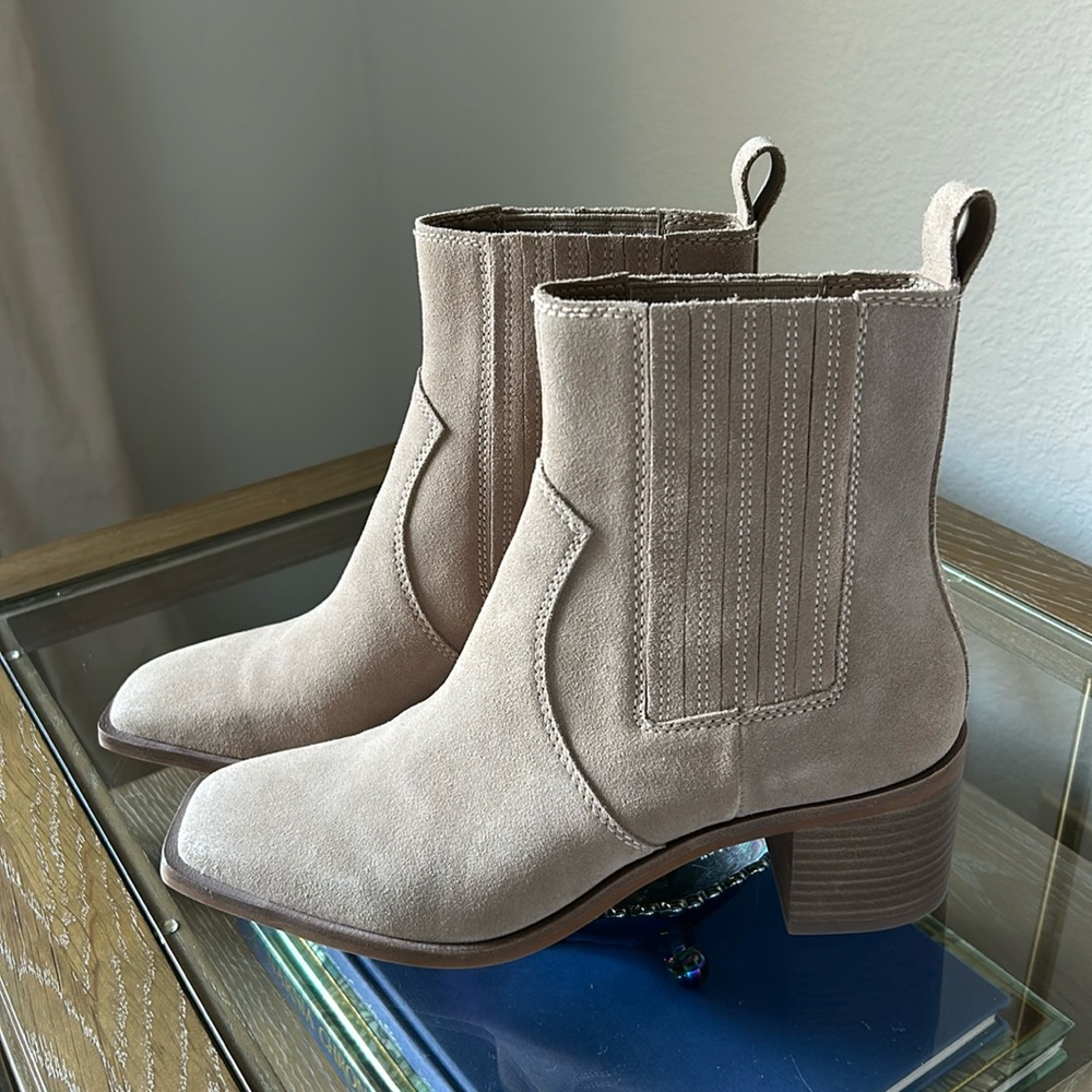 New with tags: Dolce Vida Irene booties in taupe size 10